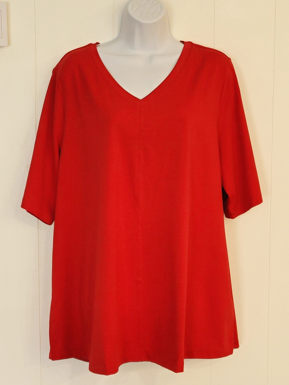 Women's V-Neck Short Sleeve Tee in Red